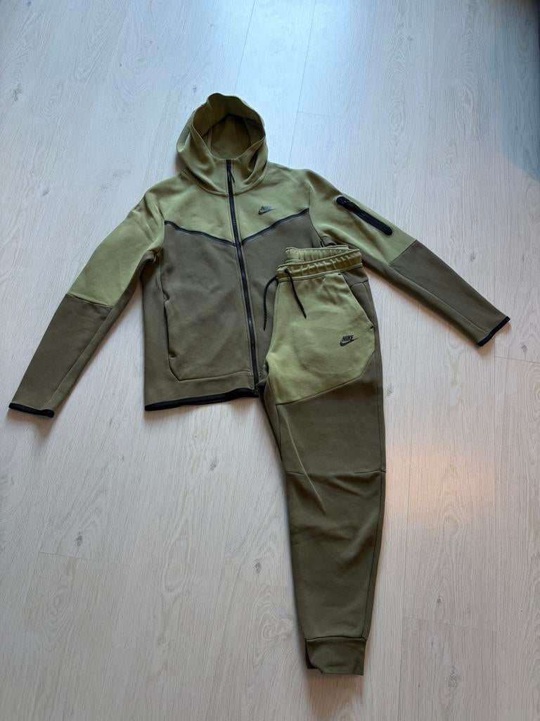 Nike Tech Trainingspak, Kleding | Heren, Sportkleding, Ophalen, Zo goed als nieuw, Grijs, Algemeen