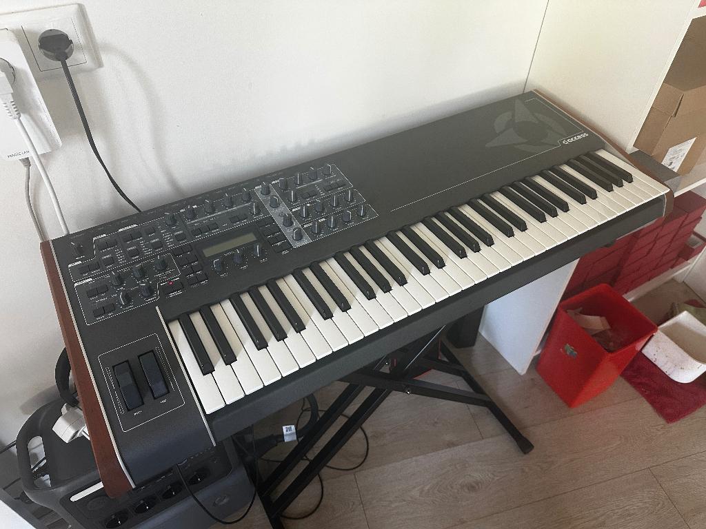 Virus TI2 Keyboard in museumstaat, 61 toetsen, Zo goed als nieuw, Met midi-aansluiting, Ophalen