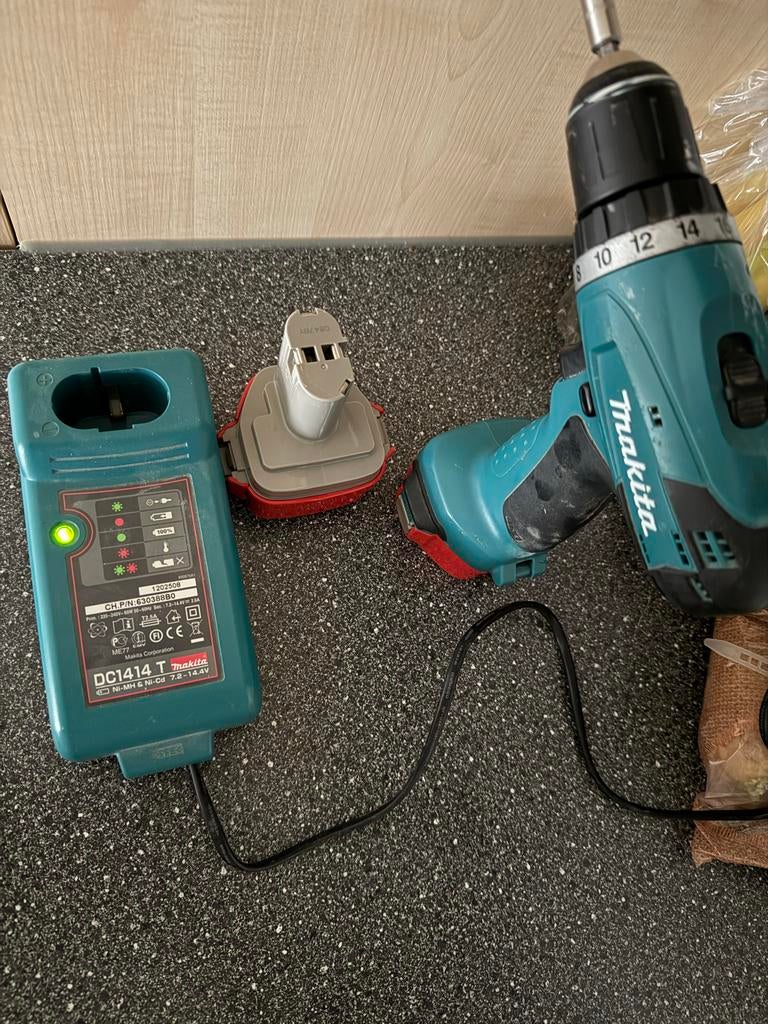 Makita Schroefmachine met lader en accu, Ophalen, Gebruikt, Boor- en Schroefmachine, Variabele snelheid