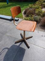 Schoolstoel maat groep 6-7-8 (eventueel 2 stuks), Ophalen, Gebruikt, Twee, Bruin