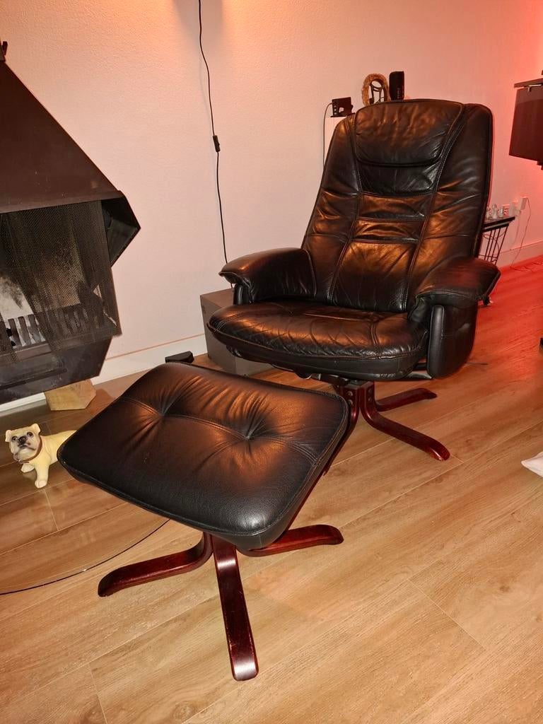 Zwarte relaxstoel met voetenbank - morgen ophalen, Huis en Inrichting, Fauteuils, Ophalen, Gebruikt, 75 tot 100 cm, 75 tot 100 cm