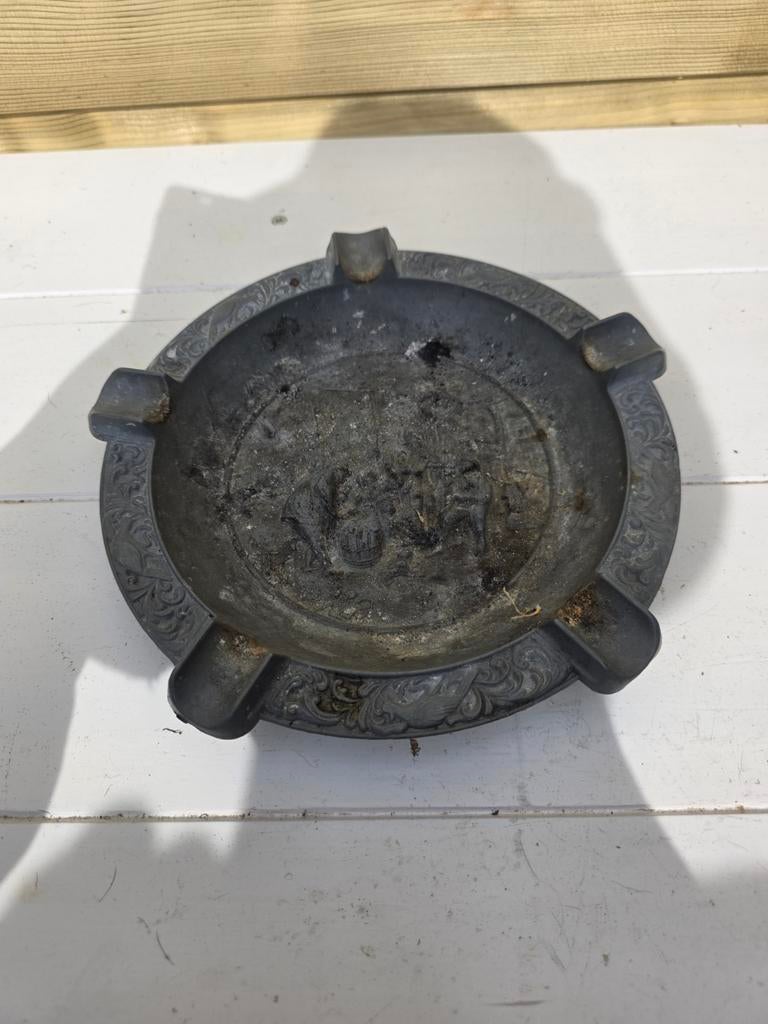Vintage metalen asbak met reliëf, Antiek en Kunst, Antiek | Tin, Ophalen of Verzenden