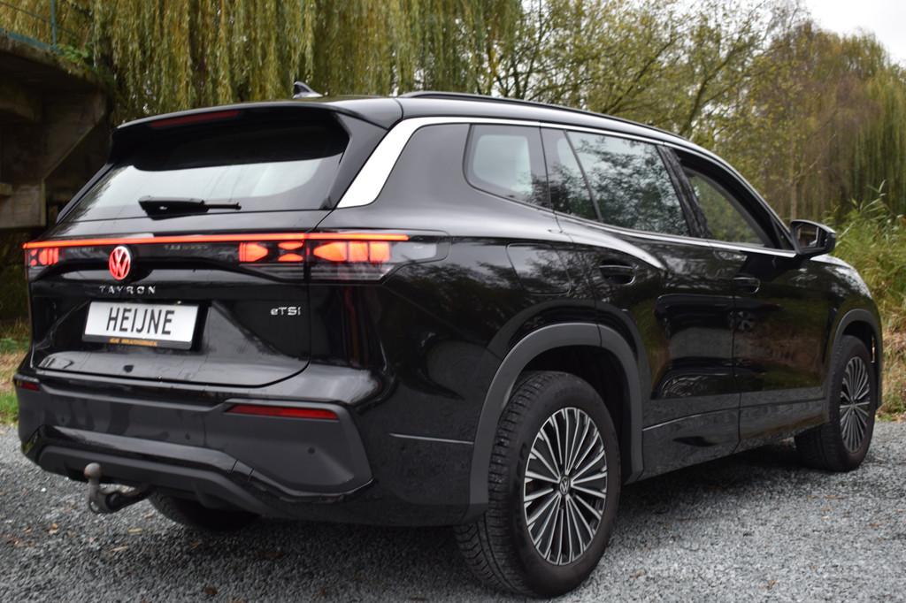 Volkswagen Tayron 1.5 eTSI 150PK DSG LIFE 7-PERSOONS/TREKHAA, Auto's, Volkswagen, 12 maanden, Zwart, 4 cilinders, Zwart