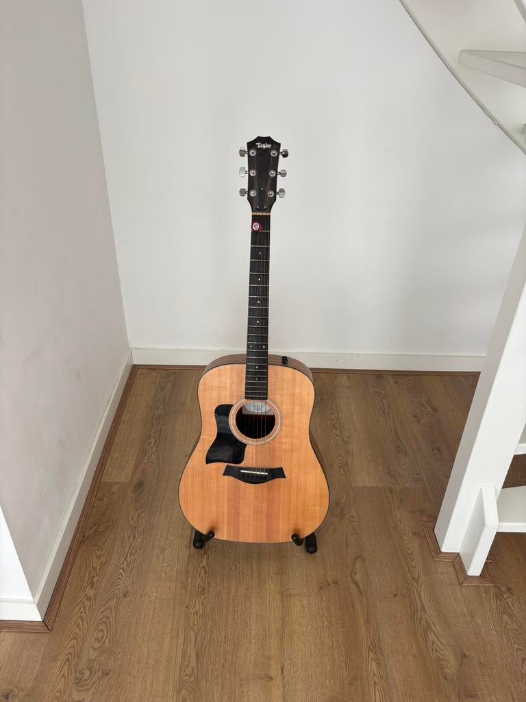 Linkshandige Taylor akoestische gitaar+hoes, Muziek en Instrumenten, Ophalen, Zo goed als nieuw, Western- of Steelstringgitaar