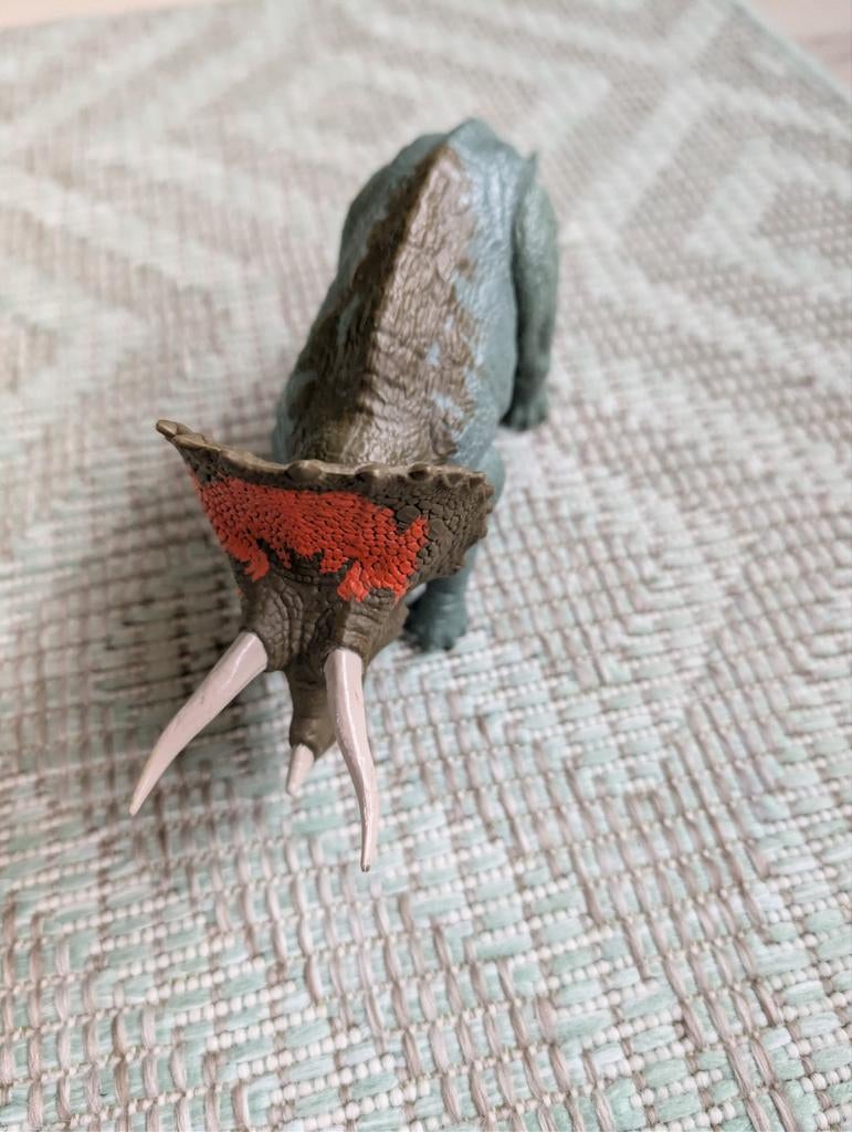 Jurassic World Dino Rivals, Triceratops, Kinderen en Baby's, Speelgoed | Actiefiguren, Ophalen of Verzenden, Zo goed als nieuw