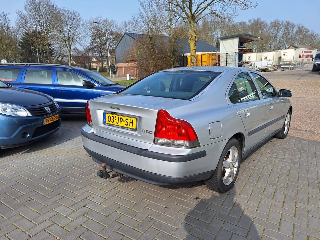 Volvo S60 2.4 Edition / Goed verzorgde auto / APK maart 2027, Auto's, Volvo, Voorwielaandrijving, Gebruikt, Metallic lak, S60