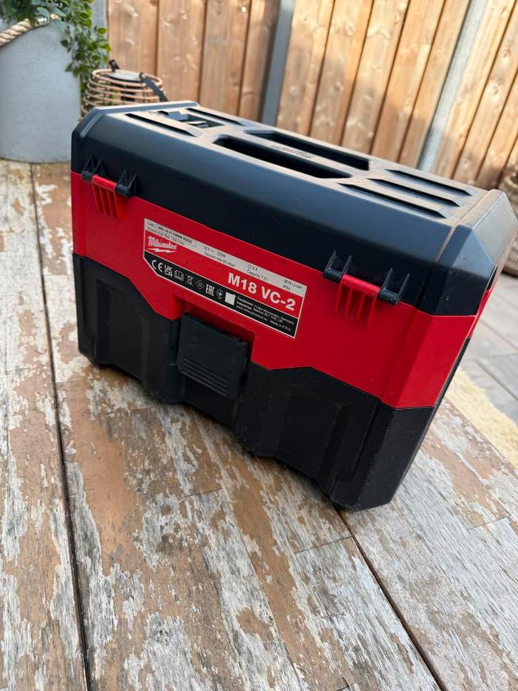 Milwaukee M18 VC-2 stofzuiger, Witgoed en Apparatuur, Stofzuigers, Gebruikt, Stofzuiger, Reservoir, Ophalen of Verzenden