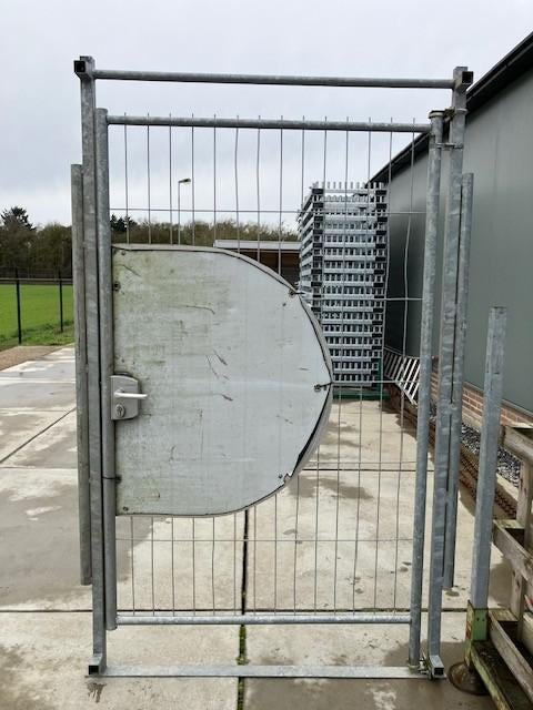 Bouwhek looppoort in frame / nooduitgang bouwhekken, Ophalen, VNH Nuland B.V., Zo goed als nieuw, Info@vnhnuland.nl