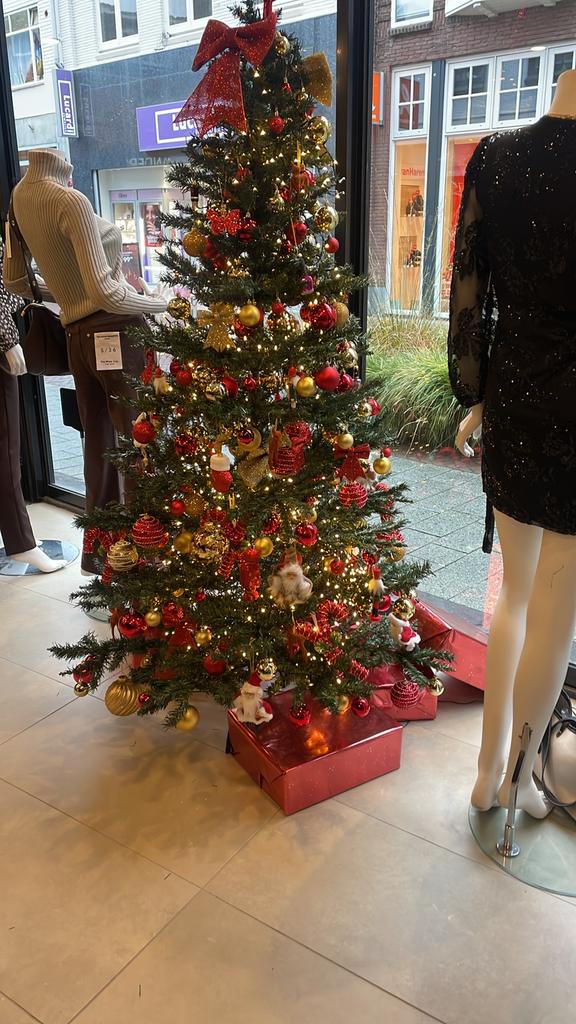 Kerstboom compleet 210 cm hoog, Diversen, Ophalen of Verzenden, Zo goed als nieuw