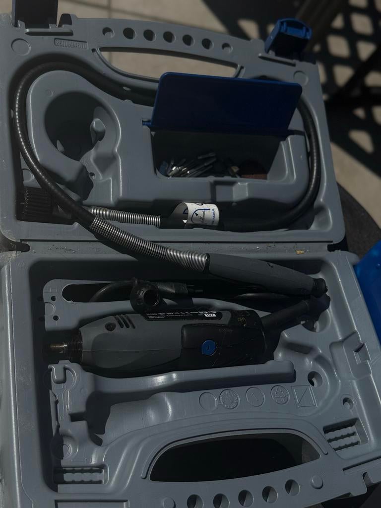 Dremel met accessoires in handige koffer, Ophalen, Gebruikt
