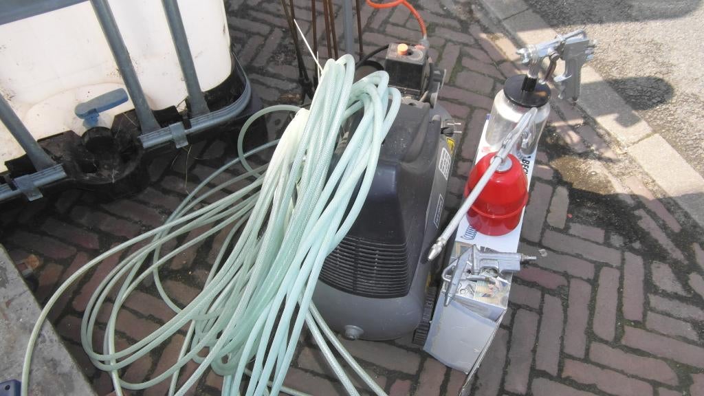 air pres  compressor olievriij met allerlij assoires, Ophalen, Gebruikt, 6 tot 10 bar, Minder dan 200 liter/min