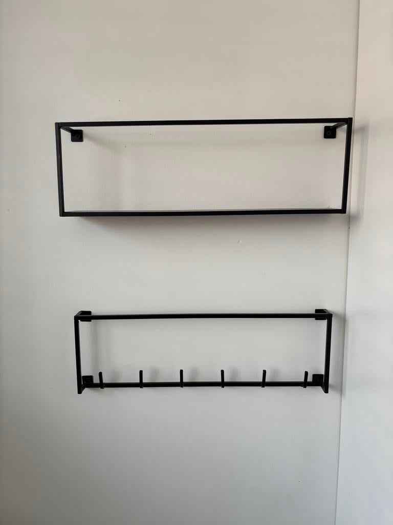 2 Industriële wandrekjes, zwart metaal, Huis en Inrichting, Ophalen of Verzenden, Zo goed als nieuw