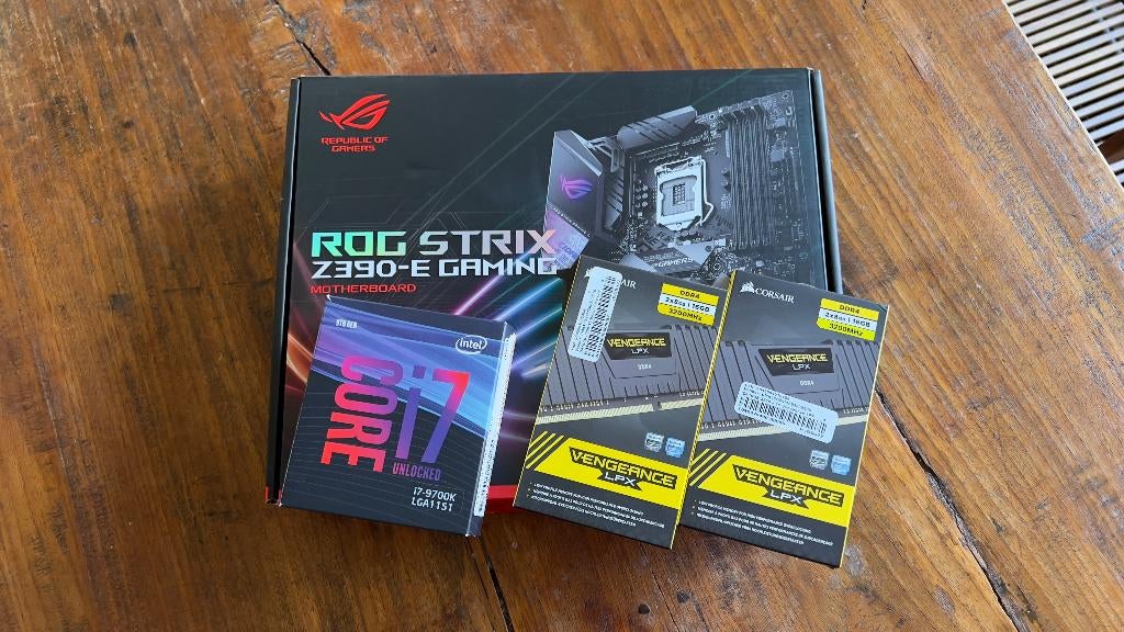 i7-9700K + Asus Z390-E + 32GB DDR4 Combo, Gebruikt, LGA 1151, DDR4, Ophalen of Verzenden