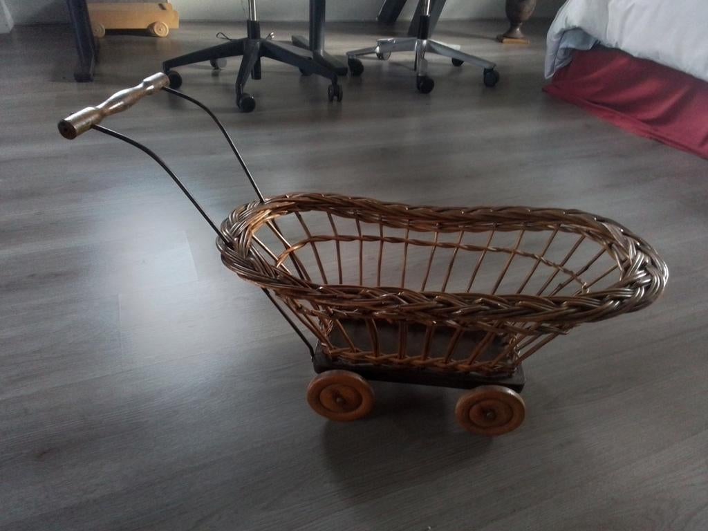 Rieten poppenwagentje., Ophalen of Verzenden, Gebruikt, Overige typen