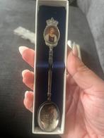 herdenkingslepeltje gewijd aan Koningin Juliana, Verzamelen, Ophalen, Speld(je) of Lepel(tje)