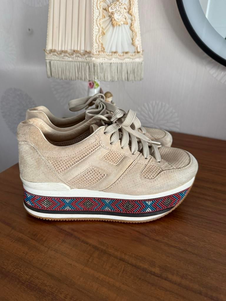 Hogan sneakers met unieke zool - Maat 35,5/36, Kleding | Dames, Schoenen, Verzenden, Zo goed als nieuw, Beige, Sneakers of Gympen