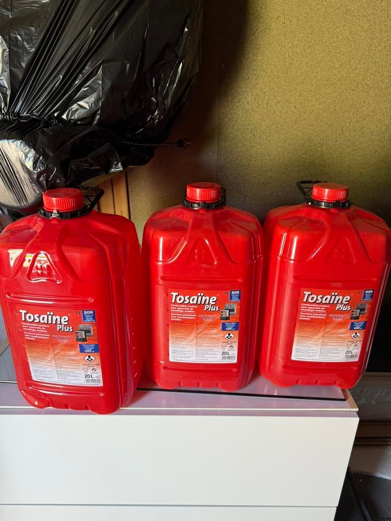 3 lege plastic petroleum kannen, Ophalen, Zo goed als nieuw, Overige brandstoffen, Petroleumkachel