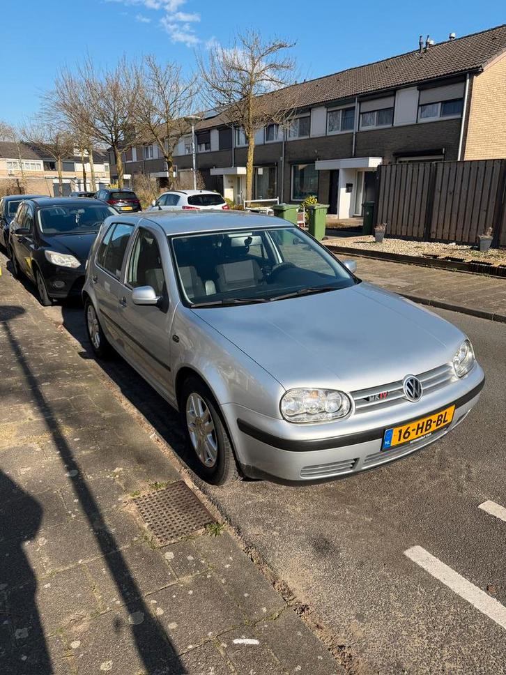 Volkswagen Golf 1.4 55KW 2001 Grijs, Auto's, Volkswagen, Particulier, Golf, Airbags, Airconditioning, Bluetooth, Radio, USB, Benzine