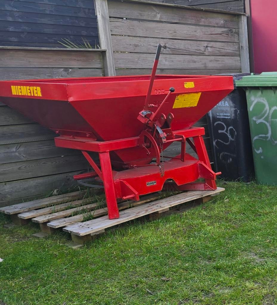 Niemeyer strooier voor zout en kunstmest, Ophalen