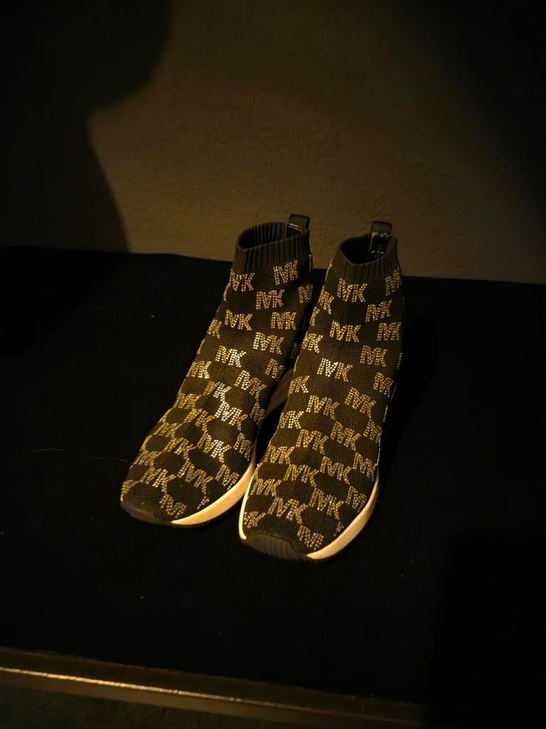 Micheal kors gympen maat 38 met strass steentjes zwart leuk, Kleding | Dames, Schoenen, Ophalen of Verzenden, Zo goed als nieuw