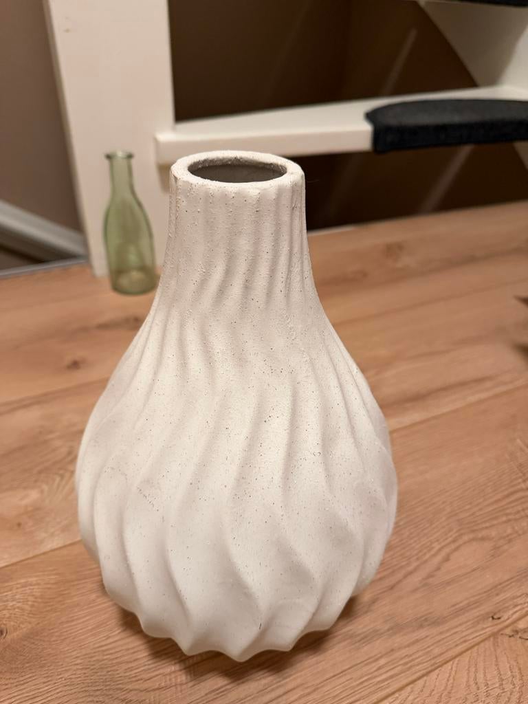 Riverdale Vaas - Wit, Decoratief en Stijlvol, Ophalen, Wit, Aardewerk of Porselein, Zo goed als nieuw