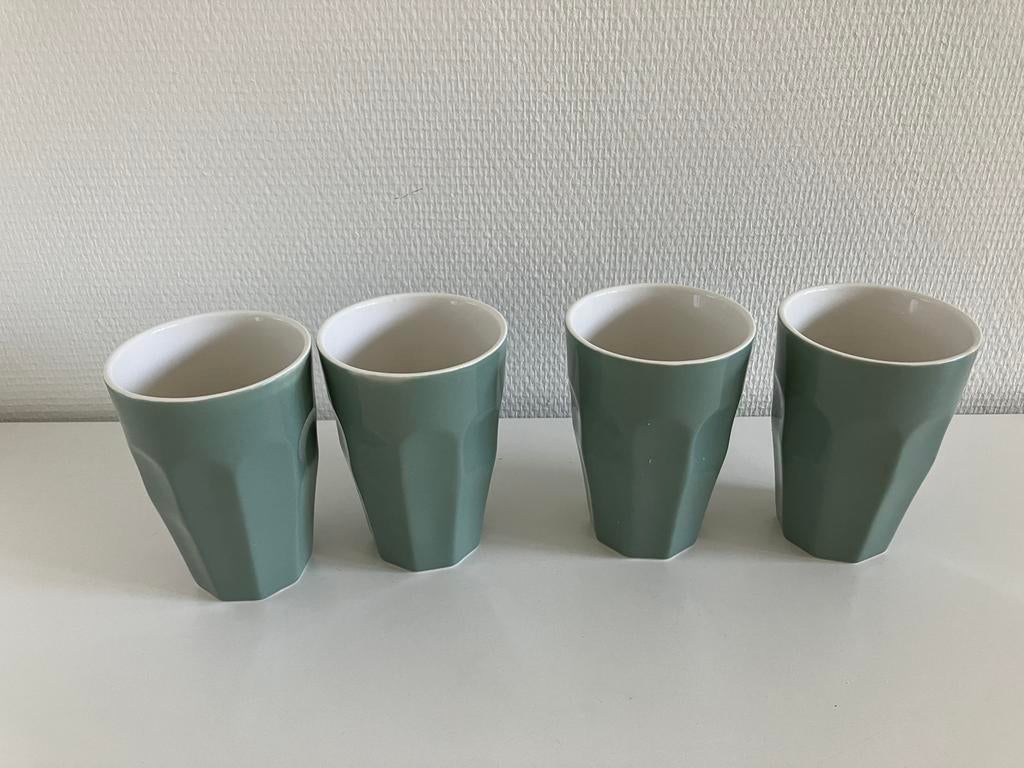 4 groene mokken aardewerk z.g.a.n., Ophalen of Verzenden, Zo goed als nieuw, Overige stijlen, Kop(pen) en/of Schotel(s)