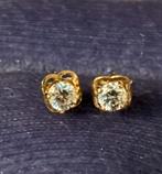 Gouden oorstekers met steentje, Sieraden, Tassen en Uiterlijk, Oorbellen, Gebruikt, Ophalen of Verzenden, Met edelsteen, Knopjes of Stekers