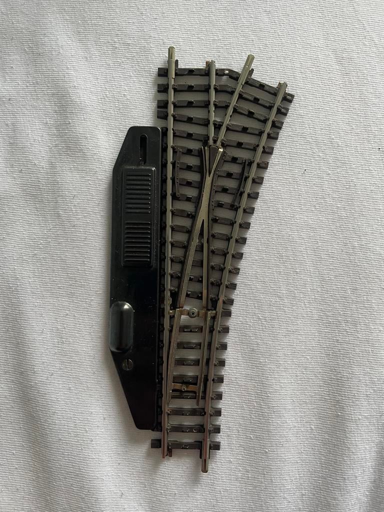 Märklin 2264 K-rail wissel rechts, Hobby en Vrije tijd, Wisselstroom, Rails, Ophalen of Verzenden, Zo goed als nieuw