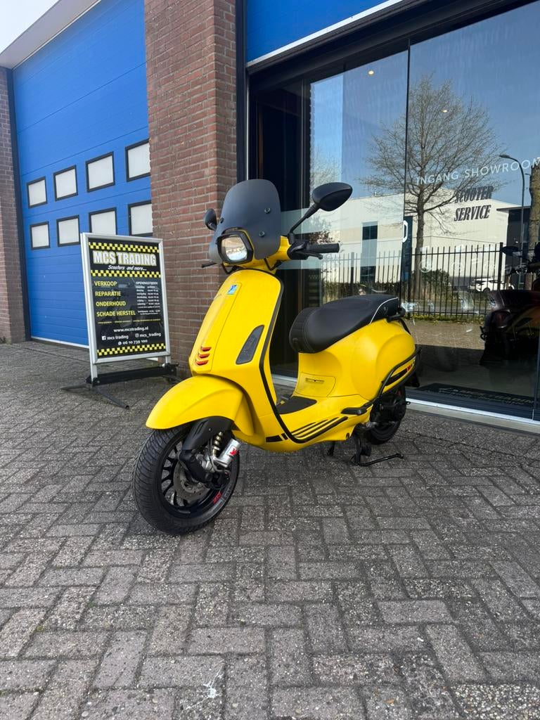 Vespa sprint bromscooter/ bj 2017 / km 12988, Fietsen en Brommers, Scooters | Vespa, Ophalen, Gebruikt, Overige modellen, Maximaal 45 km/u