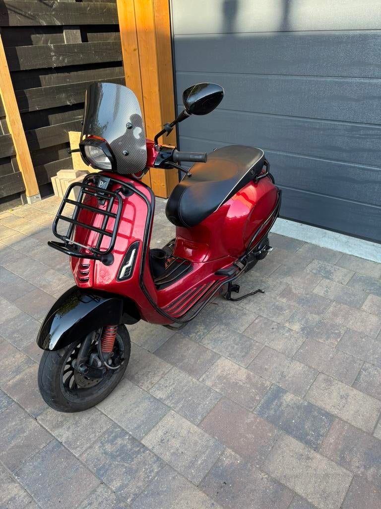 Vespa sprint 80cc, Fietsen en Brommers, Scooters | Vespa, Ophalen of Verzenden, Zo goed als nieuw, Benzine