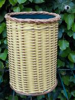 Vintage rieten bloempot geel, Rond, Ophalen of Verzenden, Aardewerk, Minder dan 40 cm