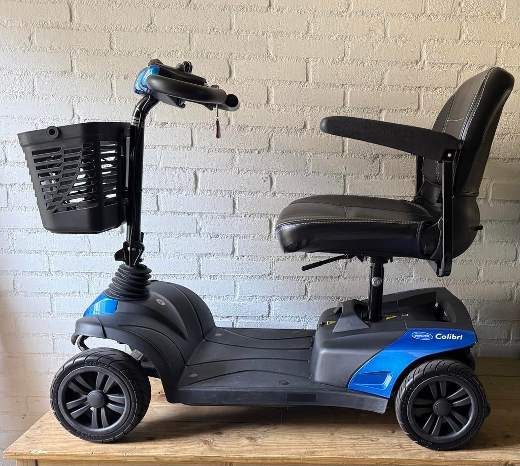 Invacare Colibri Blauw - nieuwe accu’s - in nieuwstaat, Ophalen, Zo goed als nieuw, Invacare, 10 km/u of minder