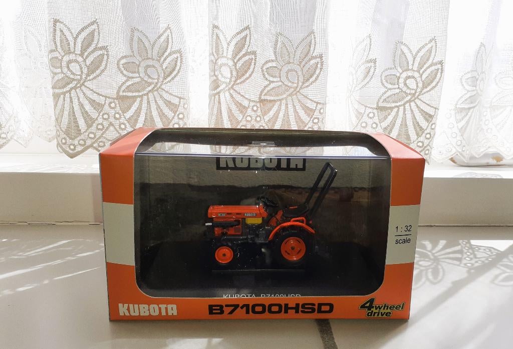 Kubota B7100HSD - UH  (siku - britains), Hobby en Vrije tijd, Modelauto's | 1:32, Ophalen of Verzenden, Nieuw, Tractor of Landbouw