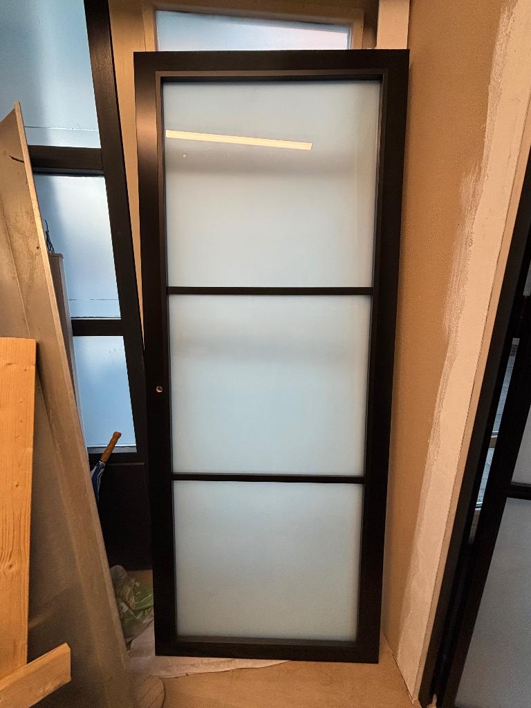 Opdek deur inclusief nieuwe deurklinken en wit opdek kozijn, Doe-het-zelf en Verbouw, Deuren en Horren, Ophalen, 80 tot 100 cm