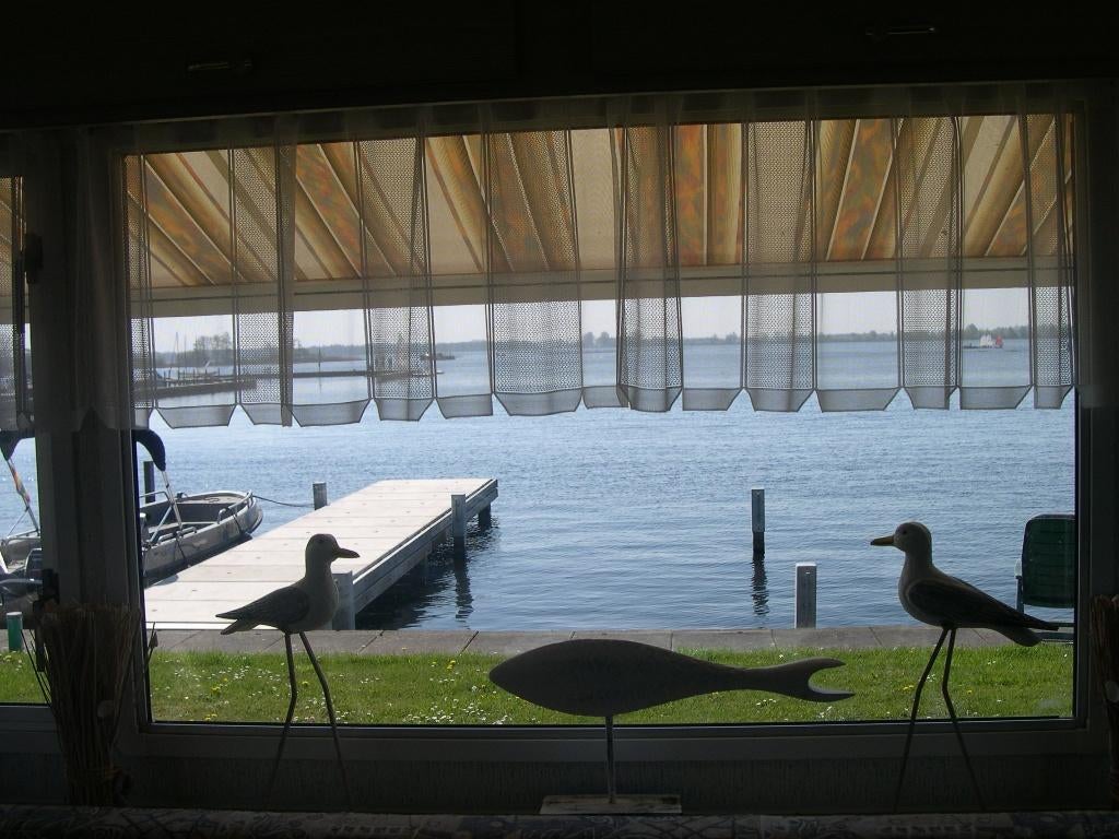 Op een unieke plek direct aan de Belterwiede  Giethoorn .
