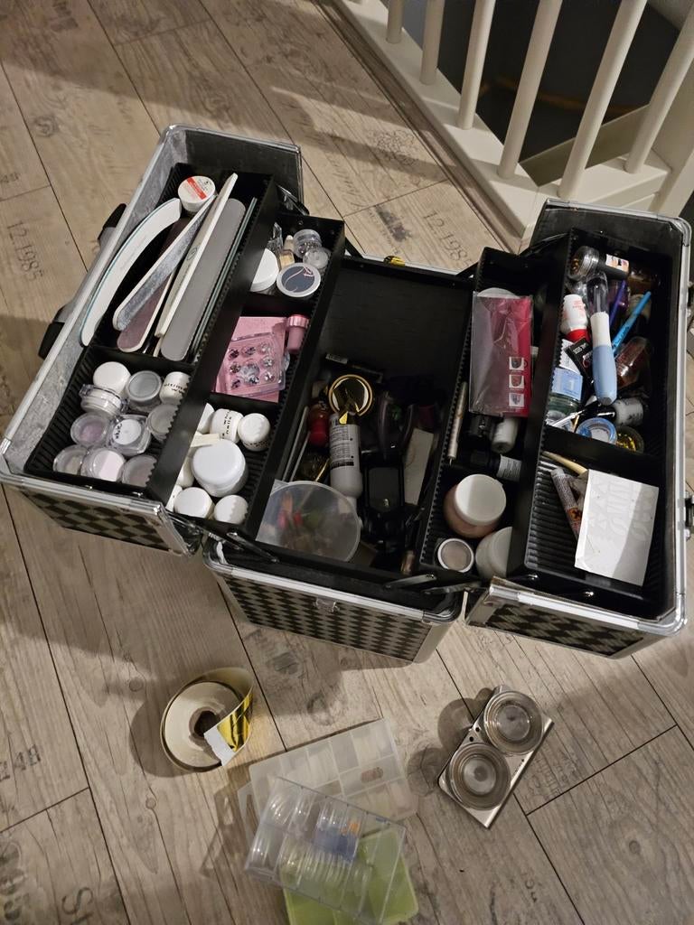 Koffer vol voor beginnend nagelstyliste, Ophalen