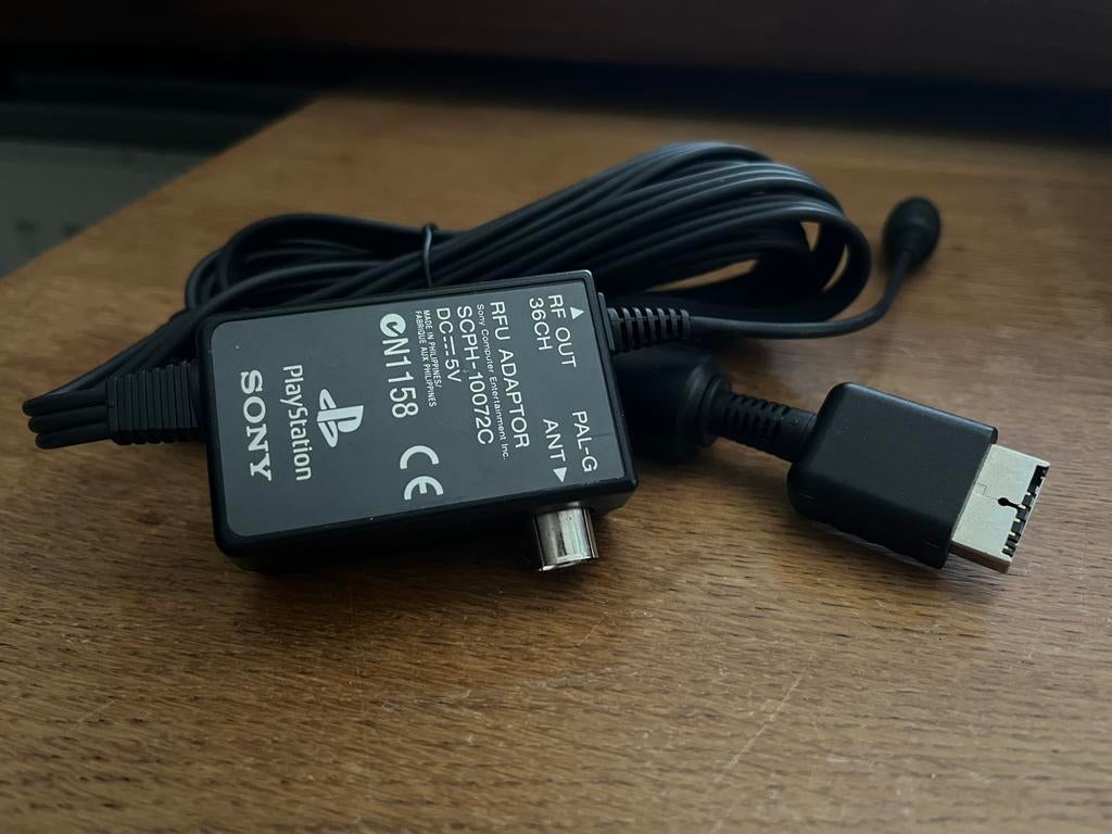 RFU adapter Sony - PS1 / PS2 - coax, Ophalen of Verzenden, Zo goed als nieuw, Voeding, Oplader of Kabel, PlayStation 2