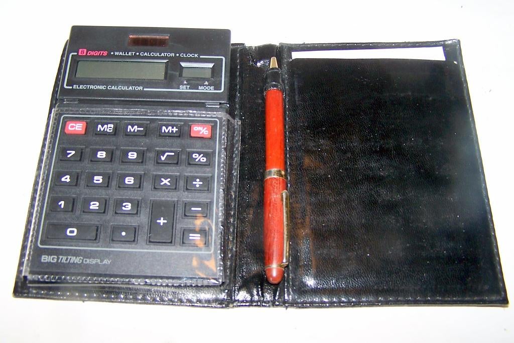 Vintage solar 8 digits rekenmachine in portefeuille. Izgs., Verzamelen, Elektronische Apparatuur, Ophalen of Verzenden, Overige typen