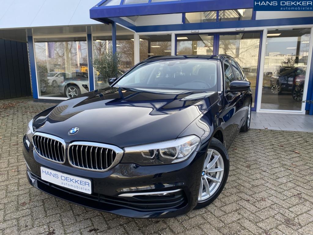 BMW 5 Serie Touring 540i xDrive Exec. Edition I Carbon zwart, Auto's, BMW, Stof, Gebruikt, 2000 kg, Zwart