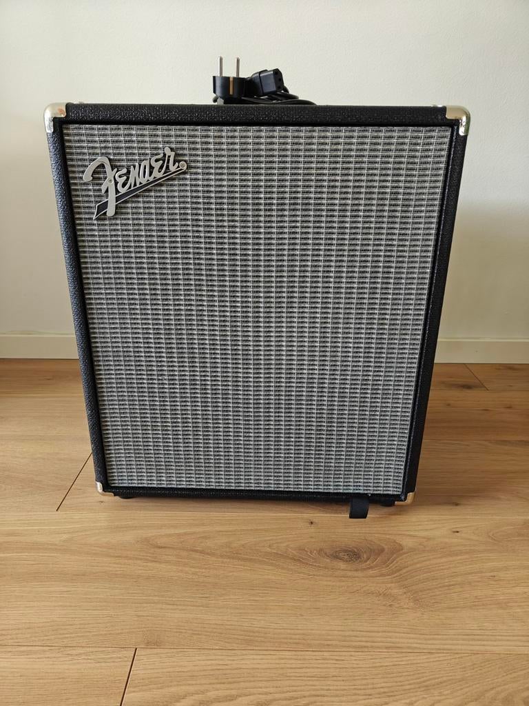 Fender Rumble 100 Basversterker, Muziek en Instrumenten, Versterkers | Bas en Gitaar, Ophalen, Zo goed als nieuw, Basgitaar, 100 watt of meer