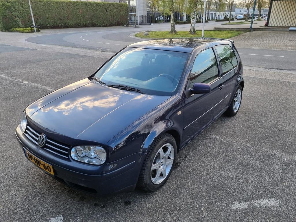 Golf 4 1.8 20v ( met wat werk ), Auto's, Volkswagen, Voorwielaandrijving, 125 pk, 4 cilinders, Blauw