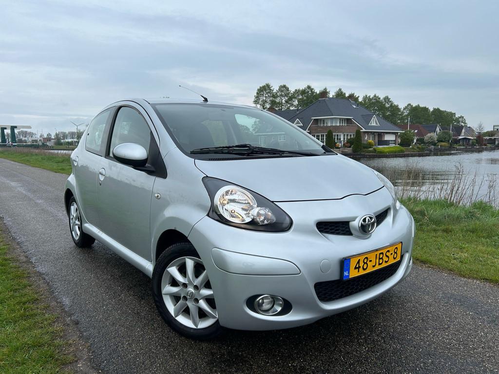 Toyota Aygo 1.0-12V Comfort Airco / 5-Deurs (bj 2009), Auto's, Toyota, Voorwielaandrijving, Stof, Gebruikt, Zwart