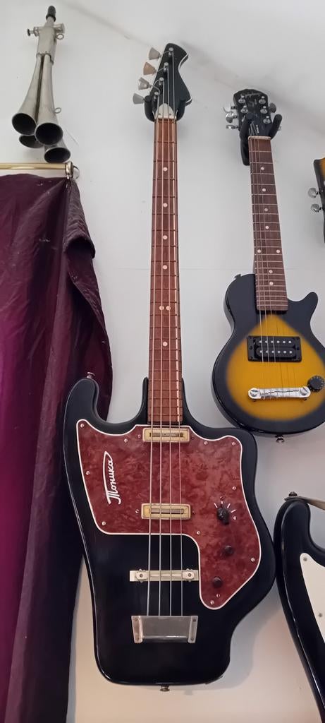 Tonika Basgitaar, Ophalen