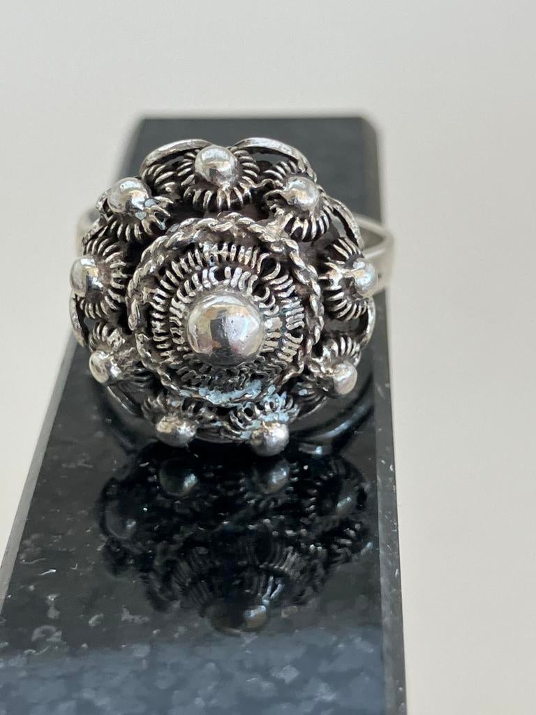 Antieke zilveren ring met Zeeuwse knoop, Ophalen of Verzenden, Dame, Zilver, Kleiner dan 17