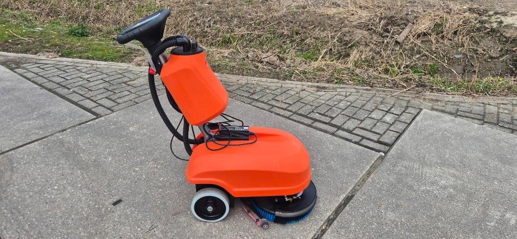Schrobmachine ZGAN compact voor kleine en smalle ruimtes, Ophalen, Zo goed als nieuw, Bad
