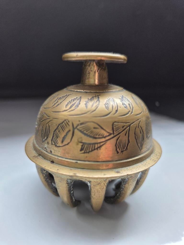 Antieke Messing Bel met Gedetailleerde Gravering, Antiek en Kunst, Ophalen of Verzenden