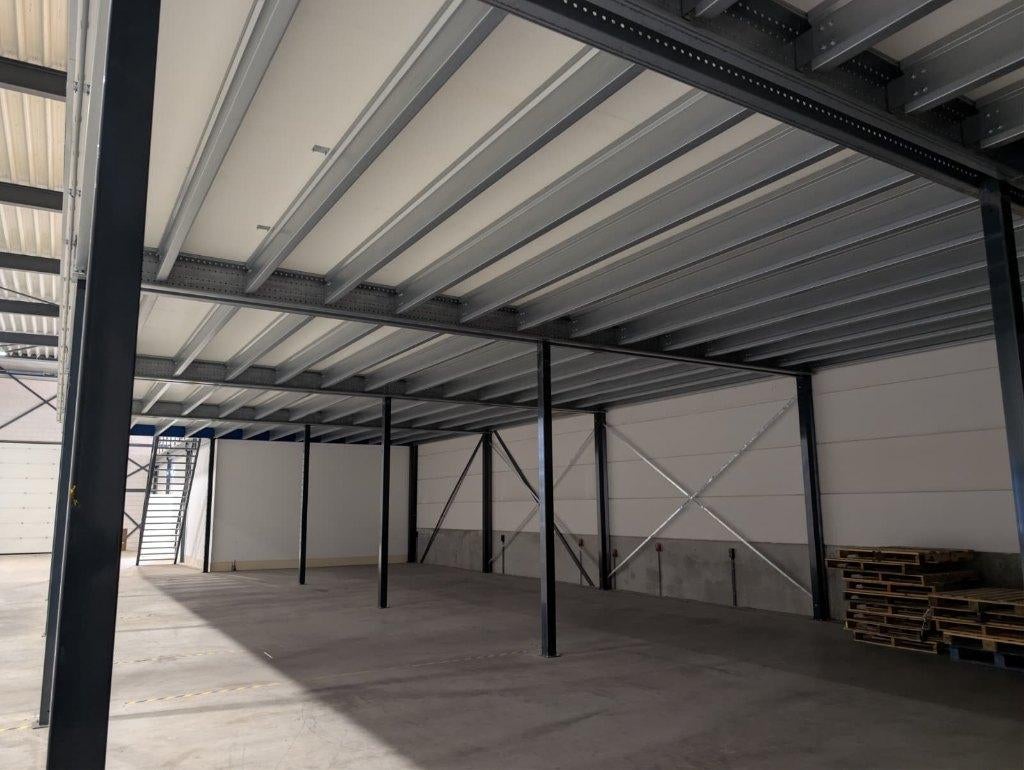 Ruim 200m2 verdiepings entresolvloer 4 meter hoog nieuwstaat, Zakelijke goederen, Kantoor en Winkelinrichting | Magazijn, Stelling en Opslag