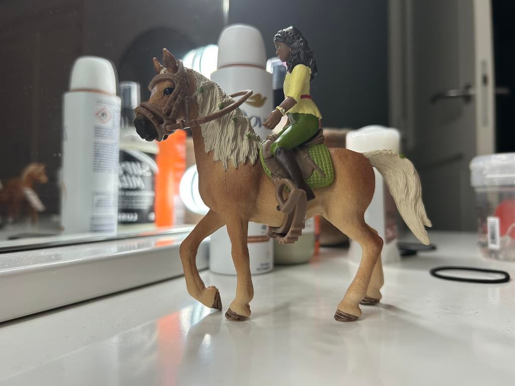 schleich paard met tuig en ruiter, Verzenden, Zo goed als nieuw, Paard, Beeldje of Figuurtje