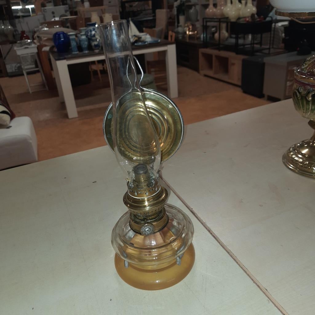 Antieke wandolielamp met glazen en messing details, Ophalen of Verzenden