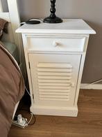 2 nachtkastjes met louvre deurtjes., Ophalen, Gebruikt, Minder dan 45 cm, 70 cm of meer